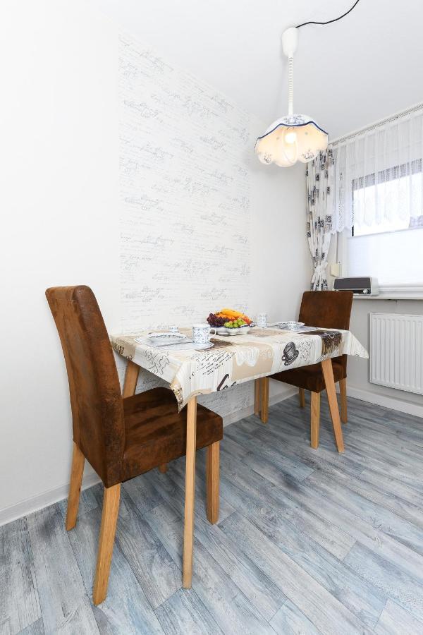 Ferienwohnung Im Haus Weinstock 이젠스 외부 사진